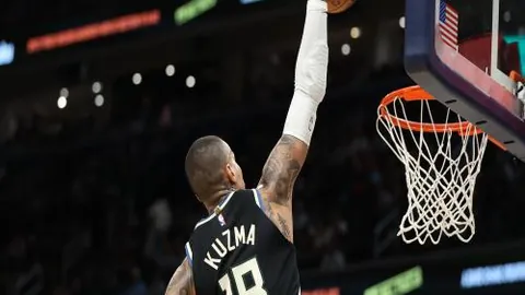 激情碰撞！沙迦战利雅德新月，亚冠巅峰对决一触即发，独家比分揭秘！